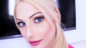 Amateur Allure: Nice blonde haired closeup deepthroat