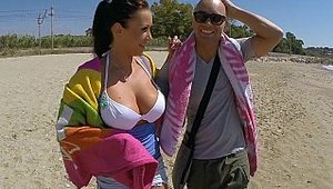 Public Bang - Patty Michova ramming hard at the beach