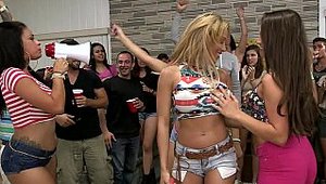 Dorm Invasion: Capri Cavalli and Jamie Valentine